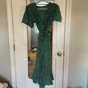 Super cute Amazon dress, size S, white daisy pattern